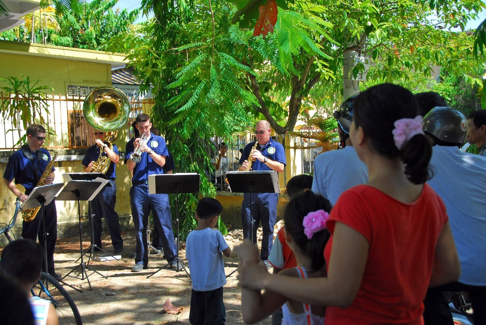 U.S. military band performs first time in Vietnam since 1975