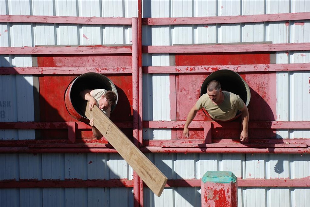 Soldiers hone leadership skills, work as team; 1087th Transportation Company completes Leadership Reaction Course