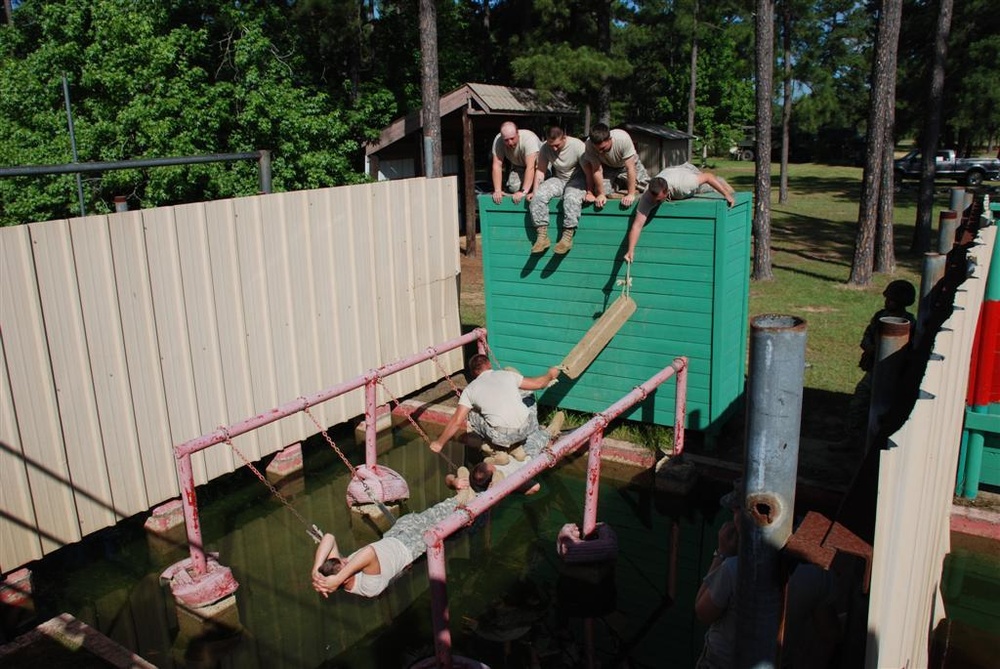 Soldiers hone leadership skills, work as team; 1087th Transportation Company completes Leadership Reaction Course