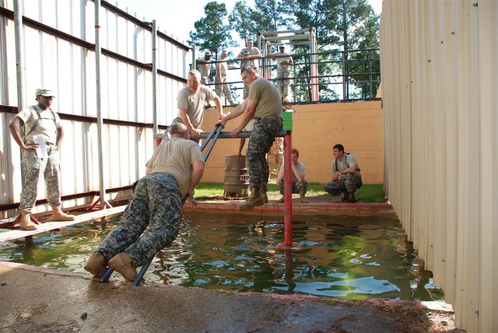 Soldiers hone leadership skills, work as team; 1087th Transportation Company completes Leadership Reaction Course