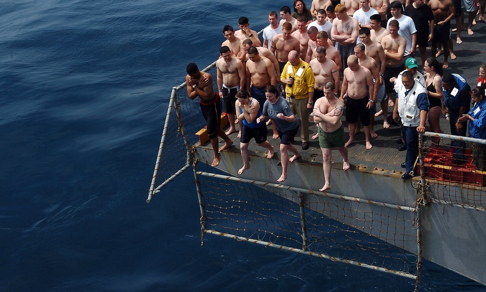 USS Tawara holds swim call