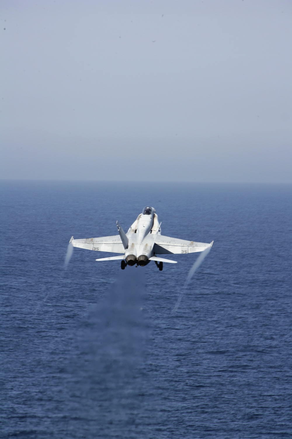 Maintanence on FA-18D Hornet