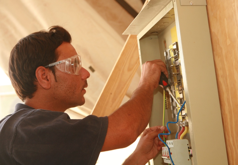 IP's take part in CLB-1's Generator and Electrical Maintainer's Course