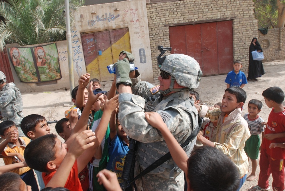 Children of Amarah play in the streets