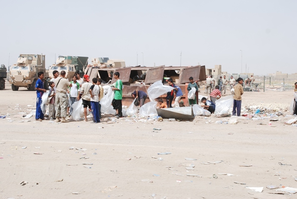 Children of Amarah play in the streets