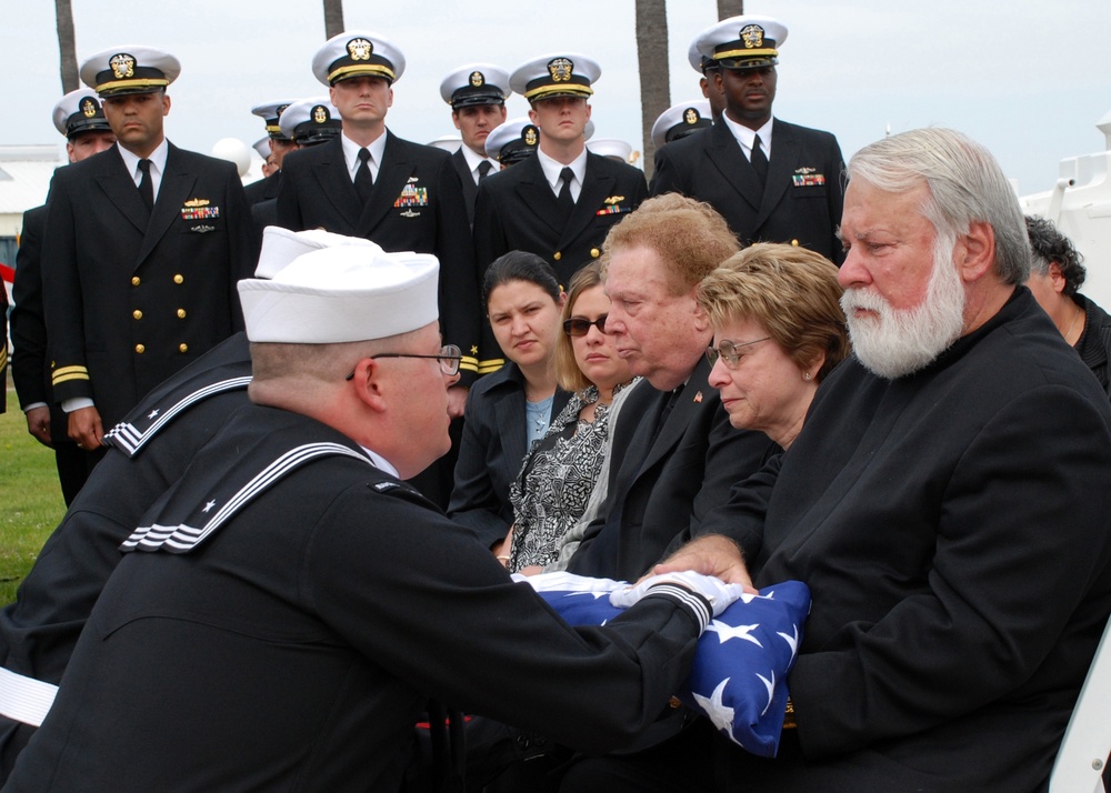 Sailors honor deceased submarine veteran