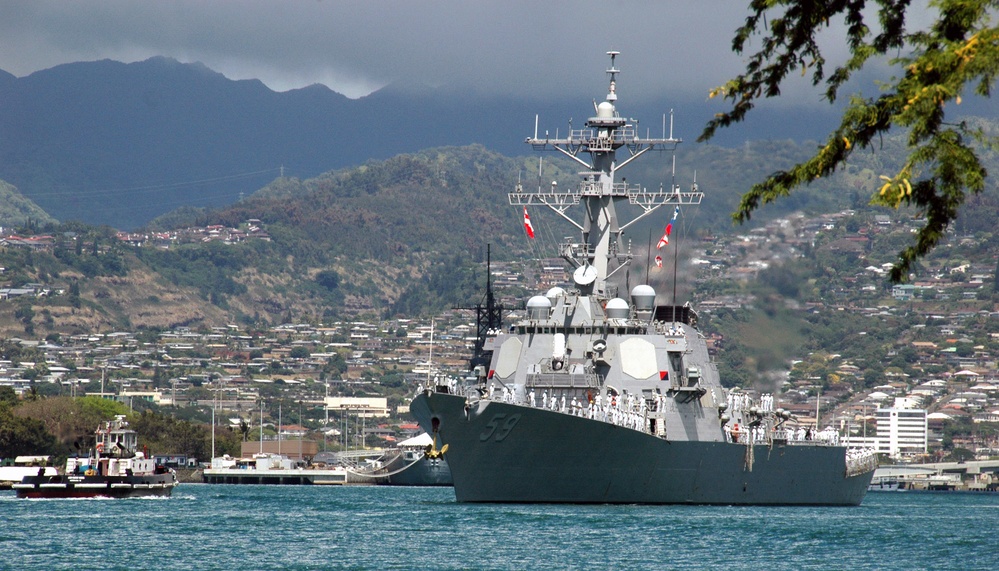 USS Russell Departs