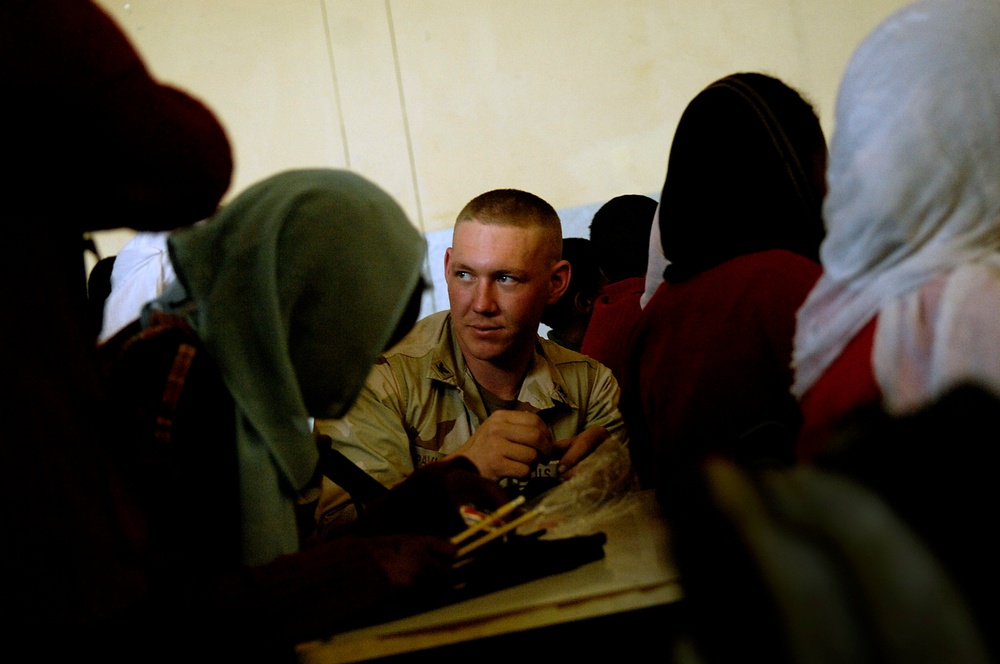 Soldiers Refurbish Abadir Primary School