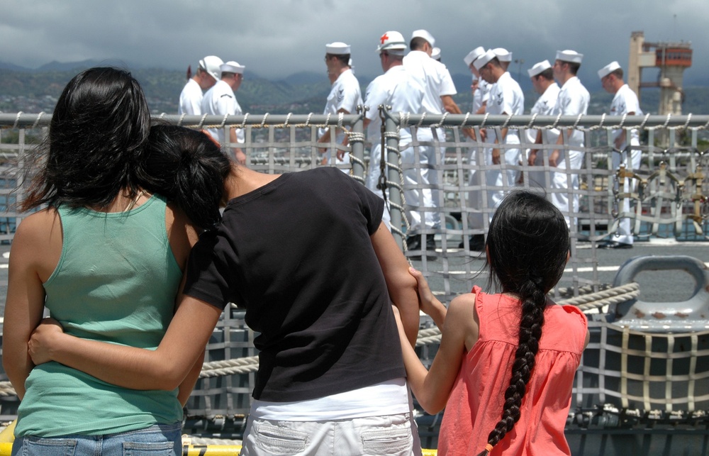 USS Russell departs