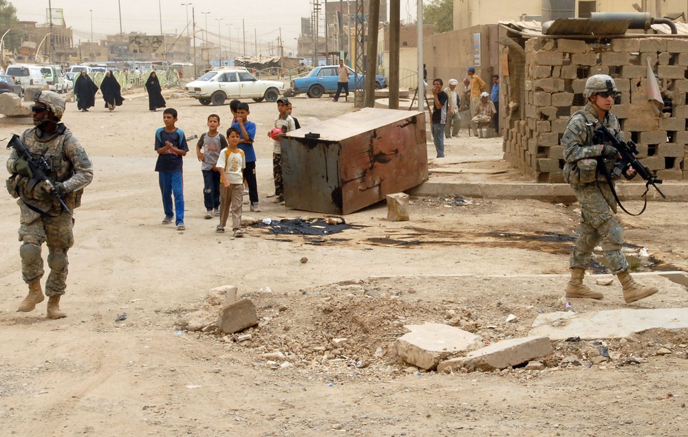 'Regulars' assess reconstruction programs in Sadr City
