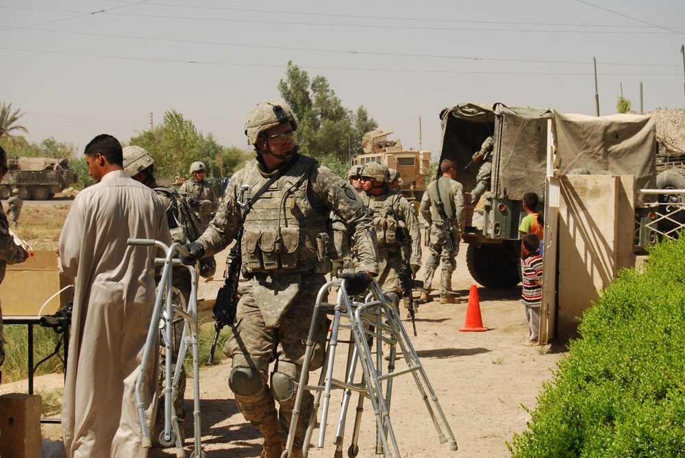 Gimlets, Iraqi doctor aid village with free medical care