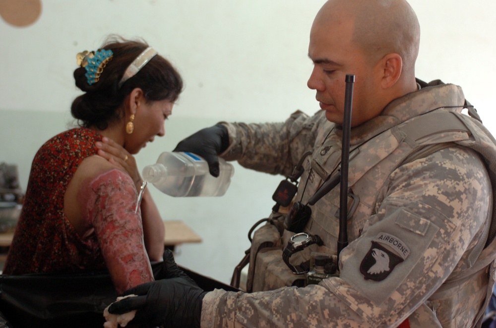 Top Guns, Iraqi doctors provide medical care to Iraqis in Baghdad