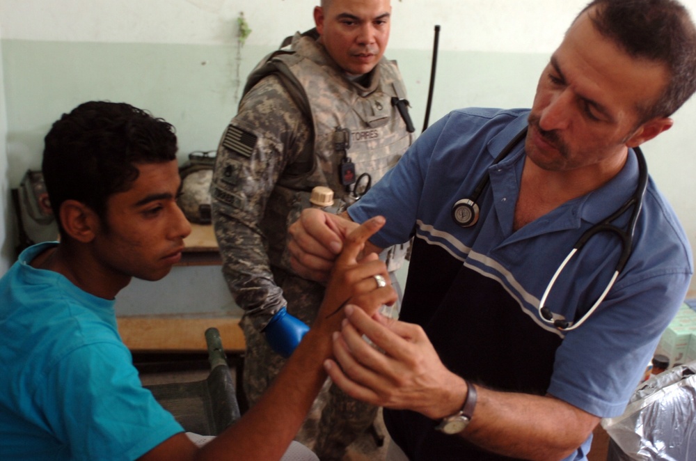 Top Guns, Iraqi doctors provide medical care to Iraqis in Baghdad
