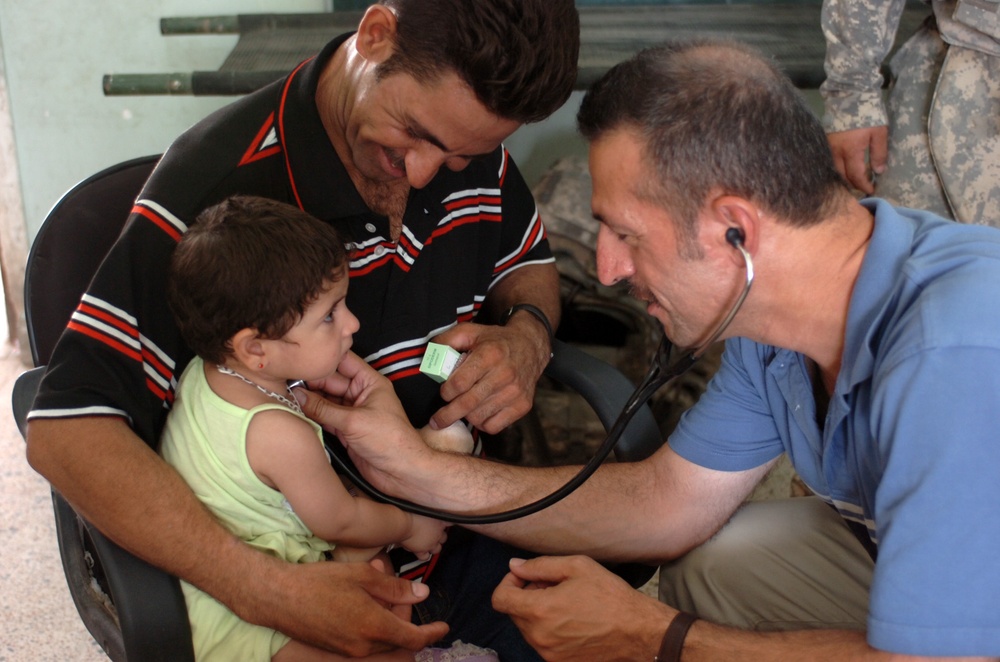 Top Guns, Iraqi doctors provide medical care to Iraqis in Baghdad