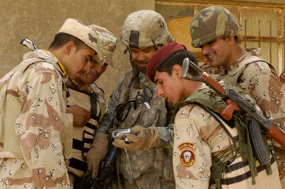 DVIDS - Images - Iraqi Children Receive Toys From Iraqi Soldiers