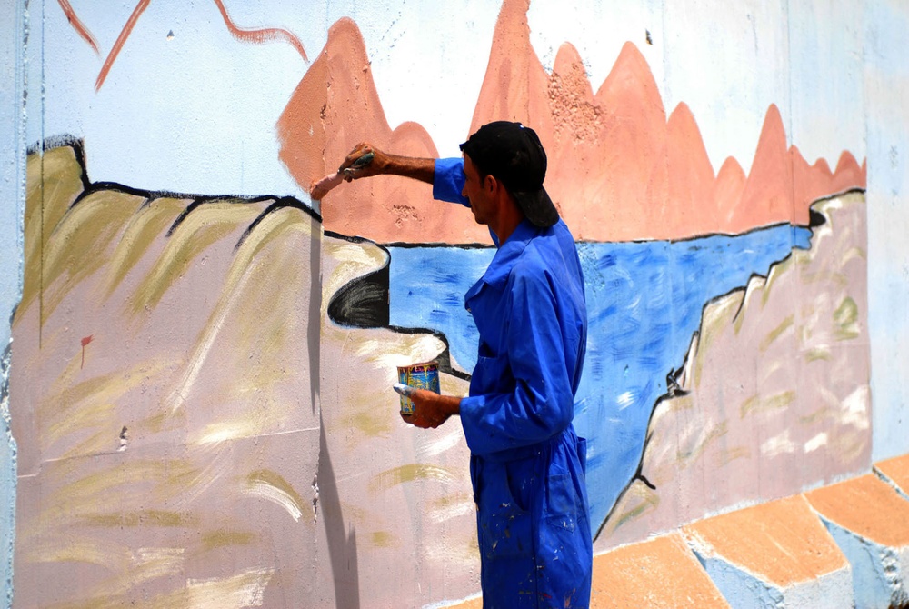 Sadr City walls earn colorful makeover
