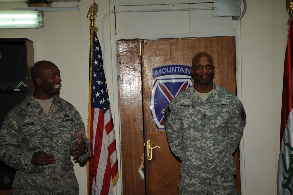 Twin Brothers Meet Up in Iraq