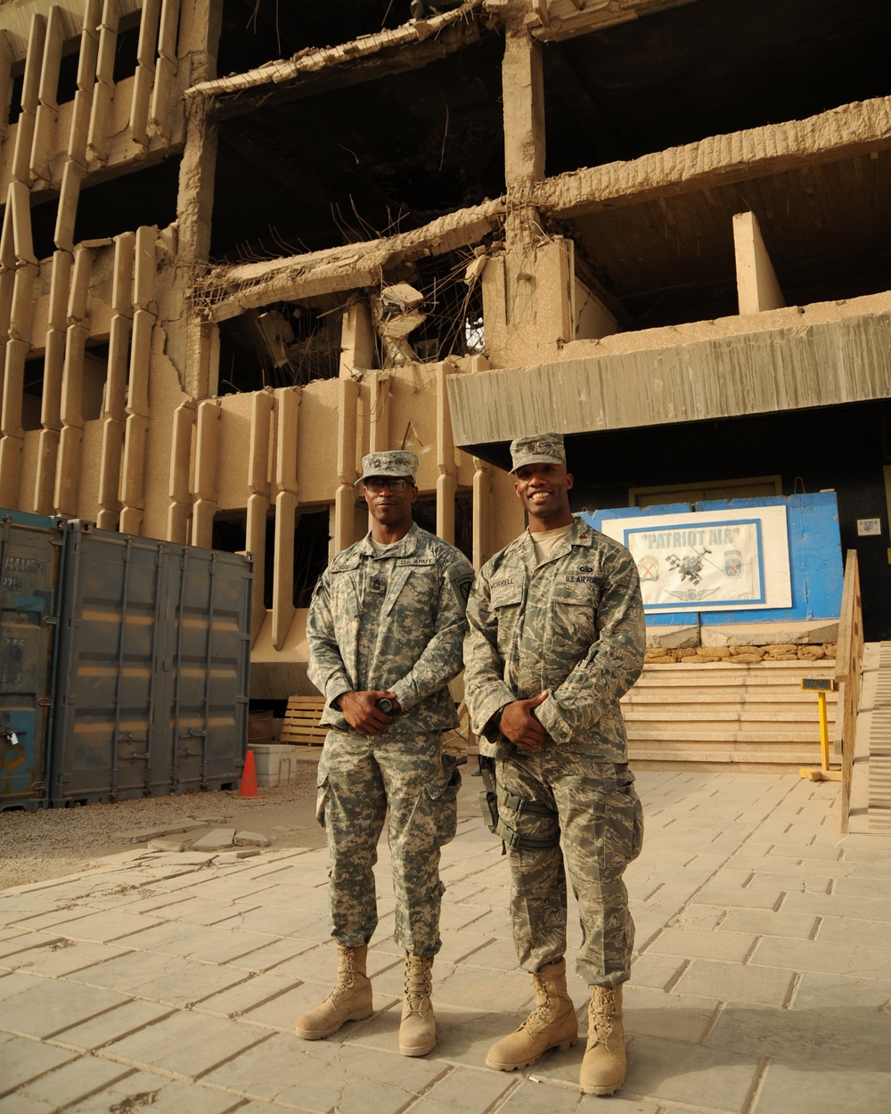 Twin brothers meet up in Iraq