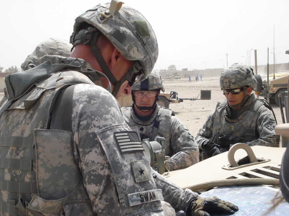Ironhorse deputy CG visits southwest Baghdad, views progress