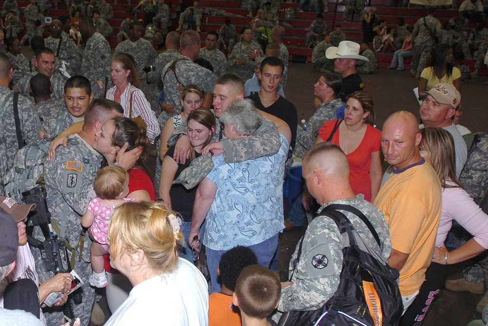 406th Trailer Transfer Detachment Deploys