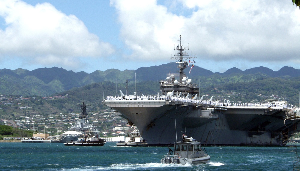 USS Kitty Hawk departs Pearl Harbor