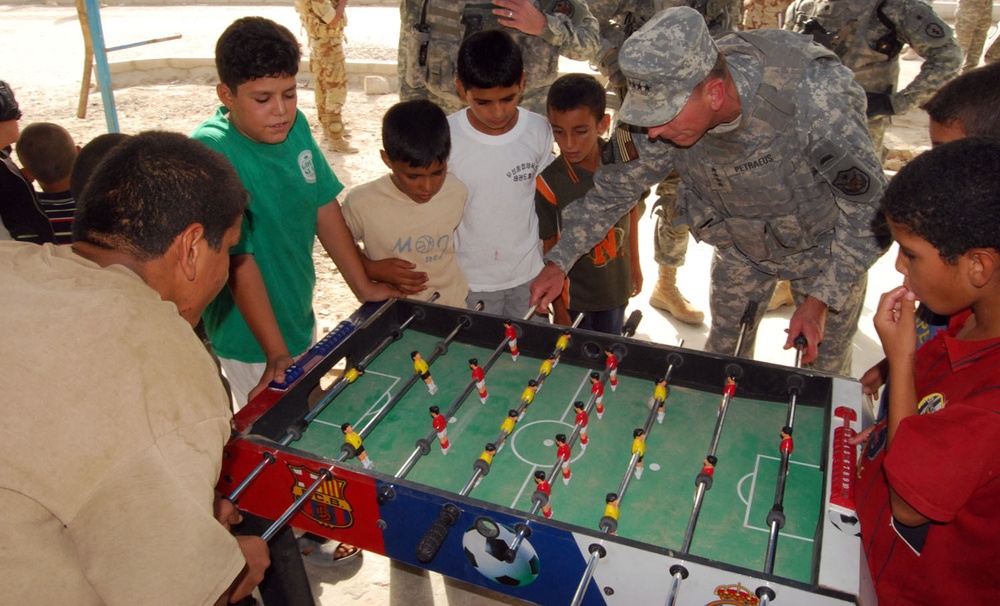 Top commander visits Gimlet Soldiers