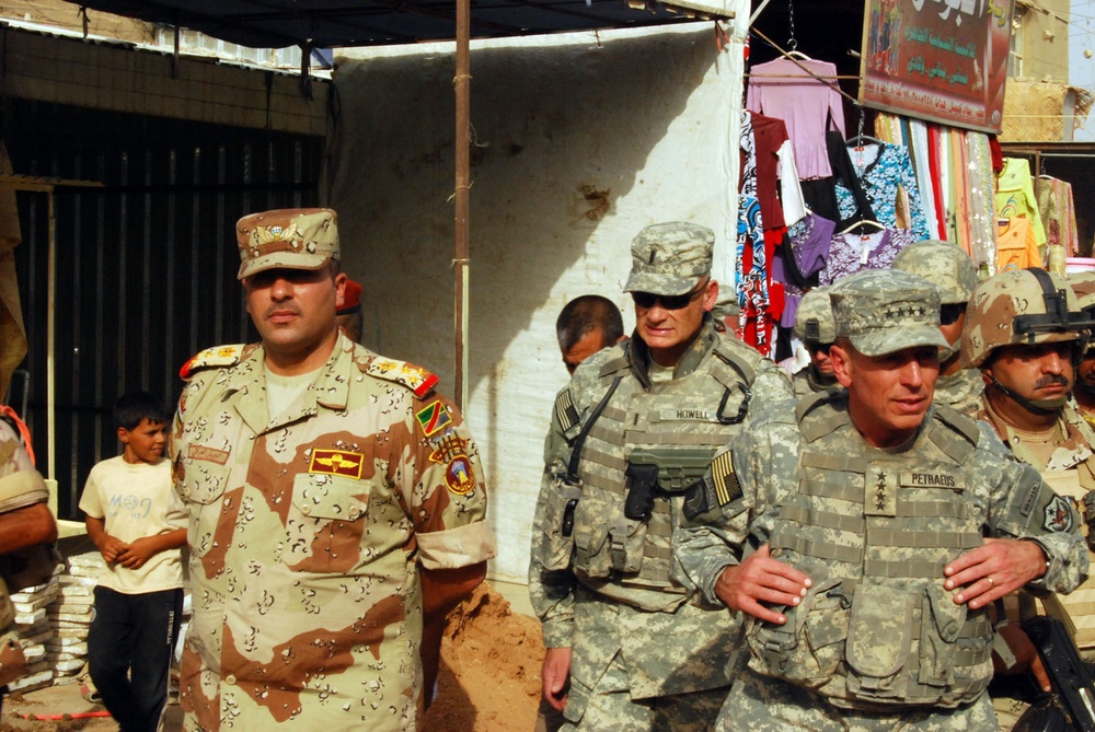 Top commander visits Gimlet Soldiers