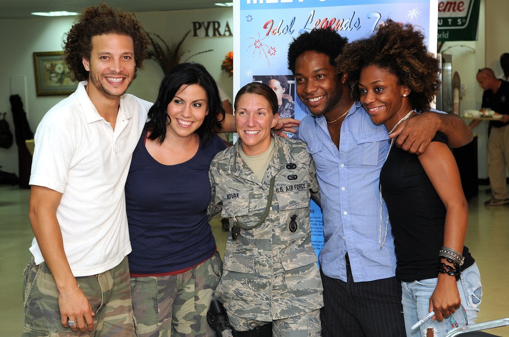 American Idol legends support troops in Southwest Asia