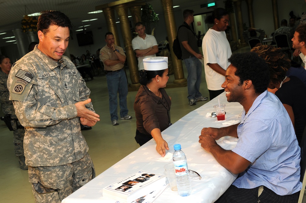 American Idol legends support troops in Southwest Asia