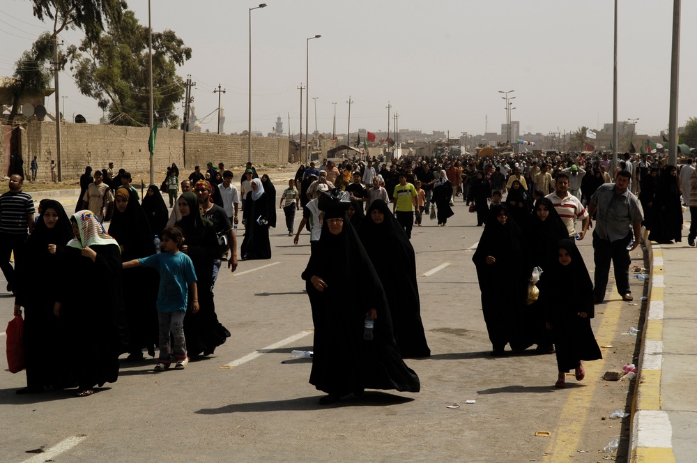 Iraqi Citizens Participate in Pilgrimage