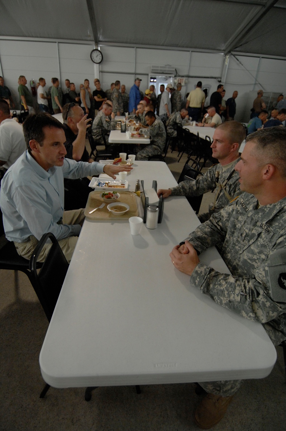 Gov. Tim Pawlenty Visits With the Troops