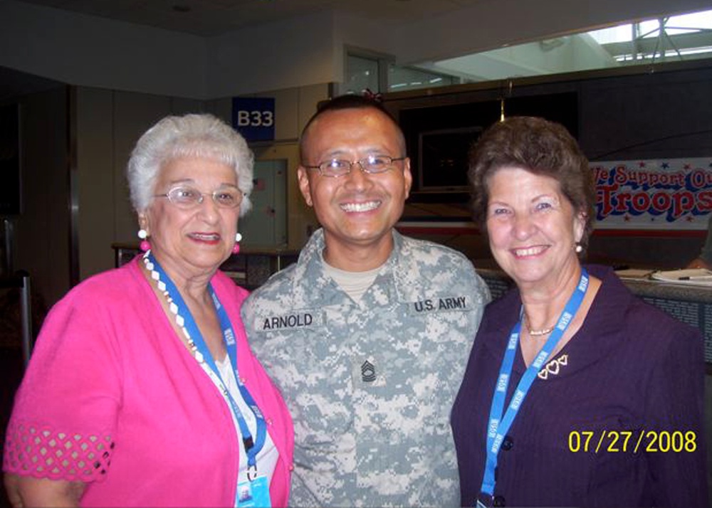 Airport 'grandmas' help MND-B Soldiers 'kiss' their EML goodbye