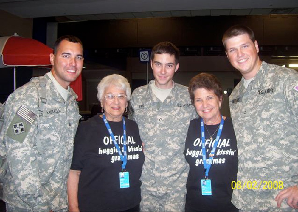 Airport 'grandmas' help MND-B Soldiers 'kiss' their EML goodbye