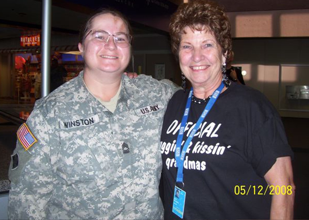Airport 'grandmas' help MND-B Soldiers 'kiss' their EML goodbye