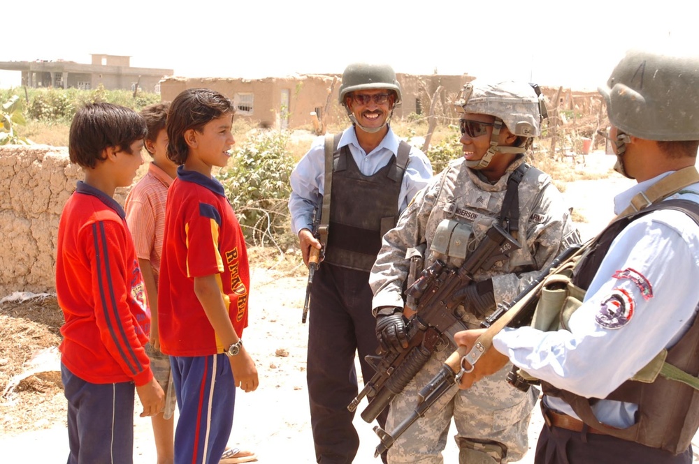 Coalition force MPs and IP team up to patrol Yethrib