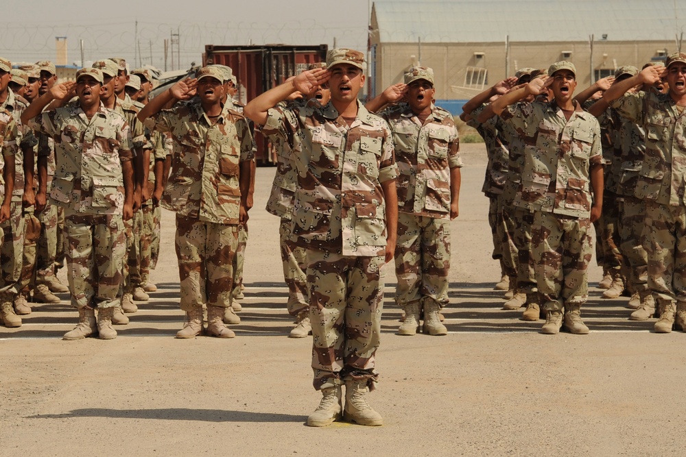 Iraqi air force graduates 283 warrant officers