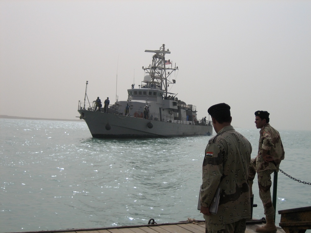 USS Firebolt Makes Port Visit to Iraq