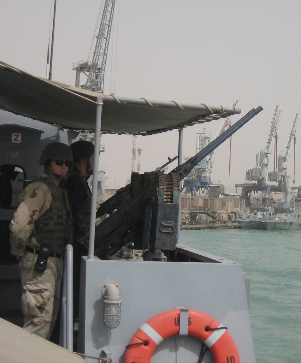 USS Firebolt Makes Port Visit to Iraq