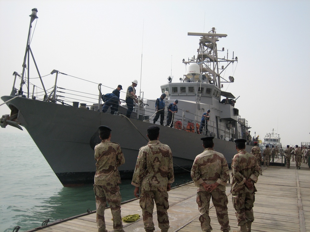 USS Firebolt Makes Port Visit to Iraq