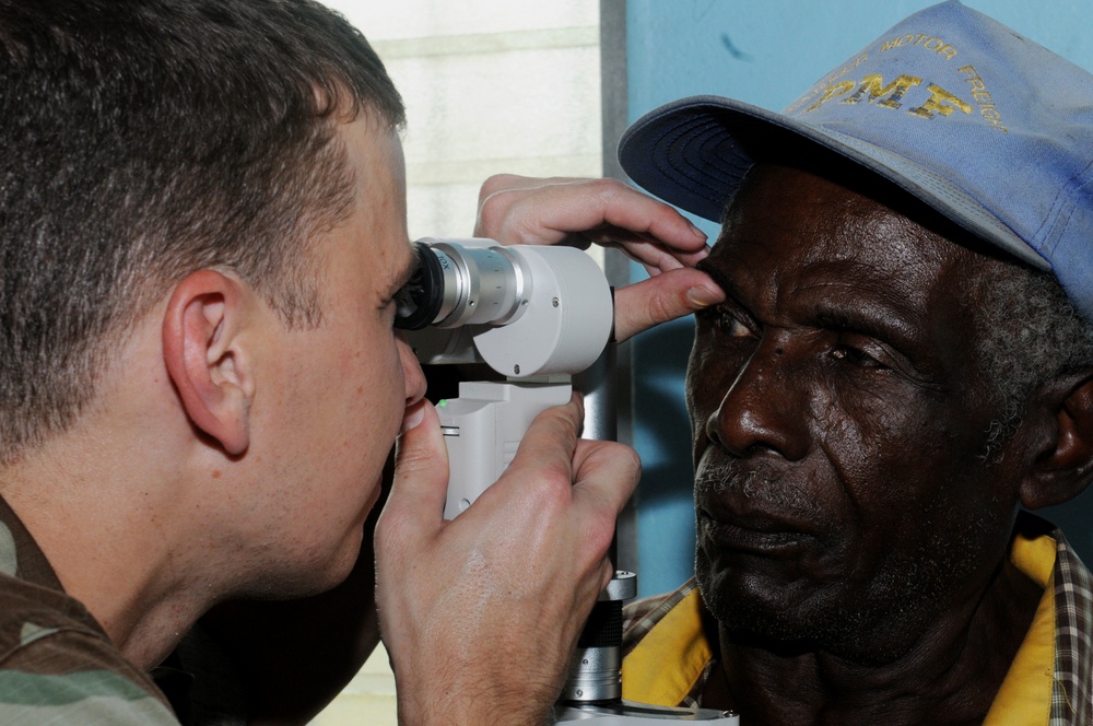 Eye exams in Nicaragua