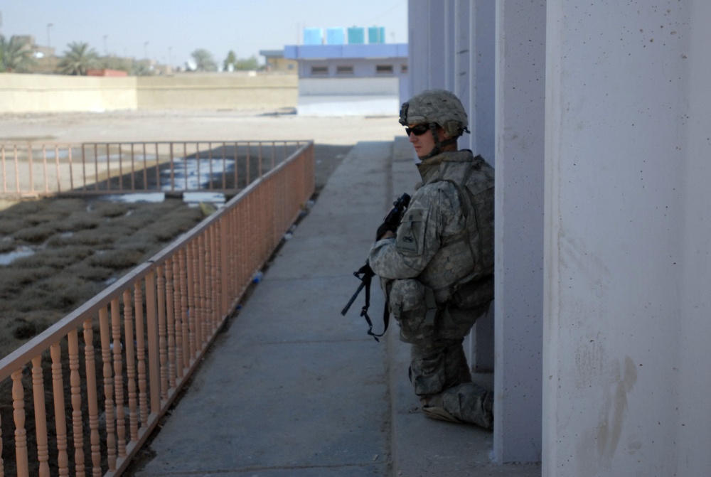 Regulars patrol Sadr City - MND-B Soldiers check on renovation, cleanup projects