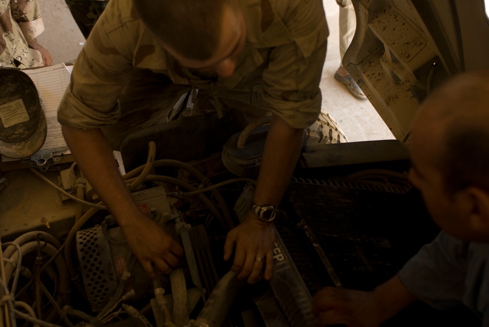 Grease Monkey project trains Iraqi Army mechanics