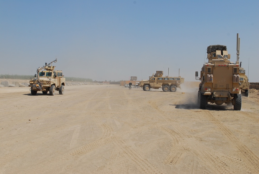 Iraqi Army participate in Vanguard route clearance class