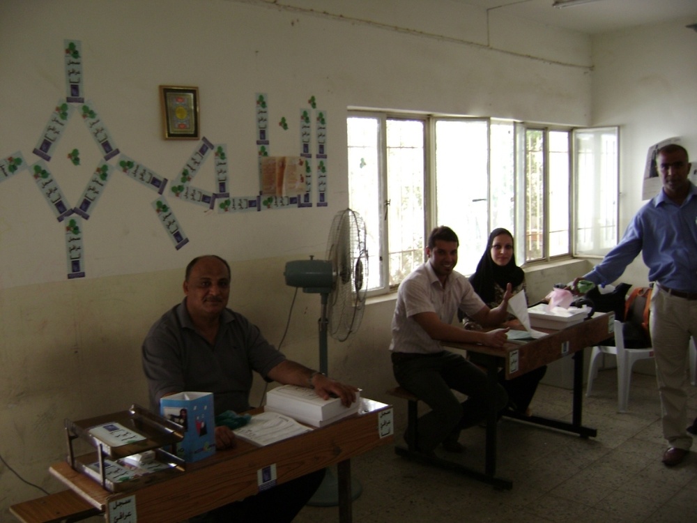 UN officials visit election sites in Najaf