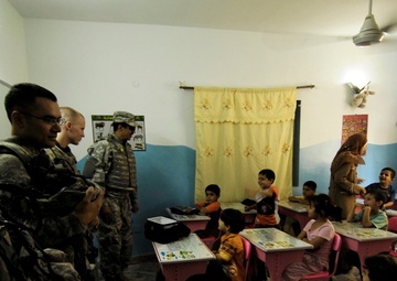 U.S. Soldiers visit elementary school