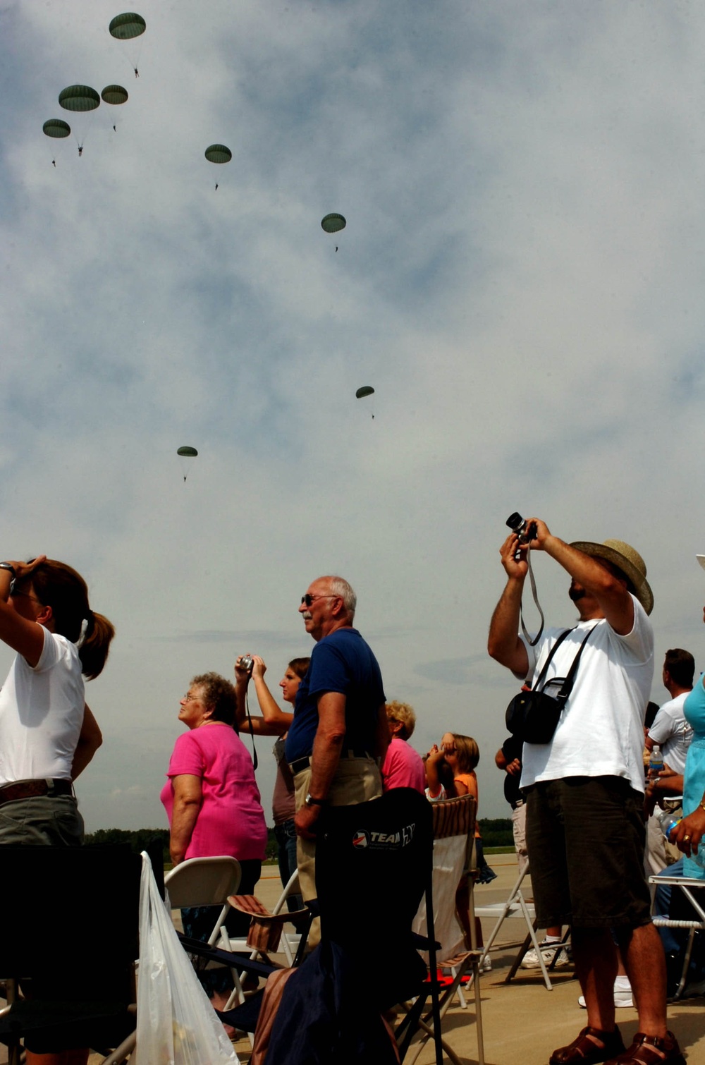 82nd Airborne Division Paratroopers parachute into St. Louis, Mo.