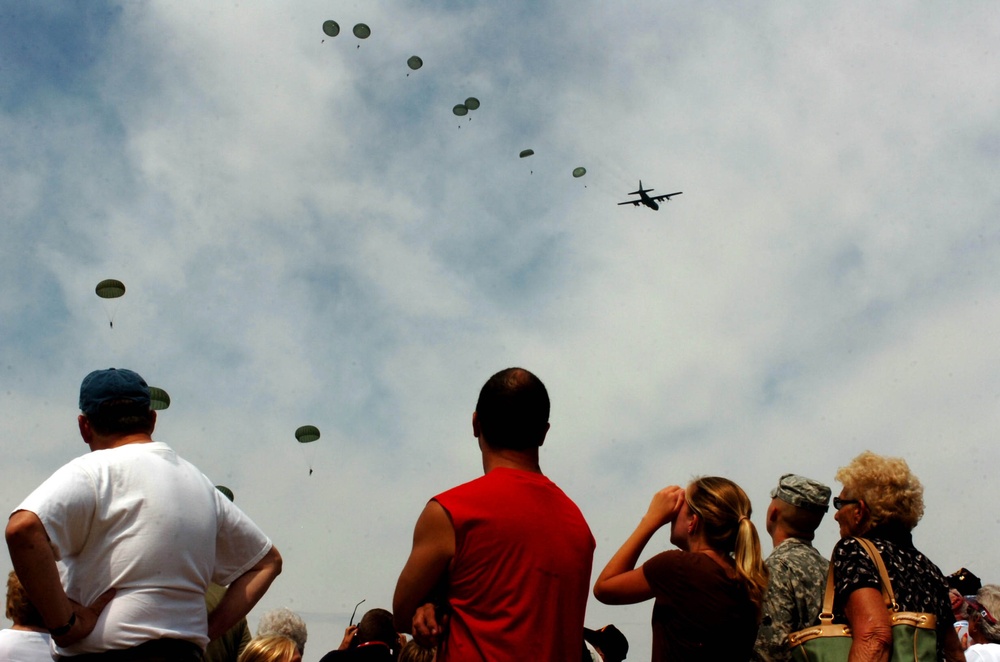 82nd Airborne Division Paratroopers parachute into St. Louis, Mo.