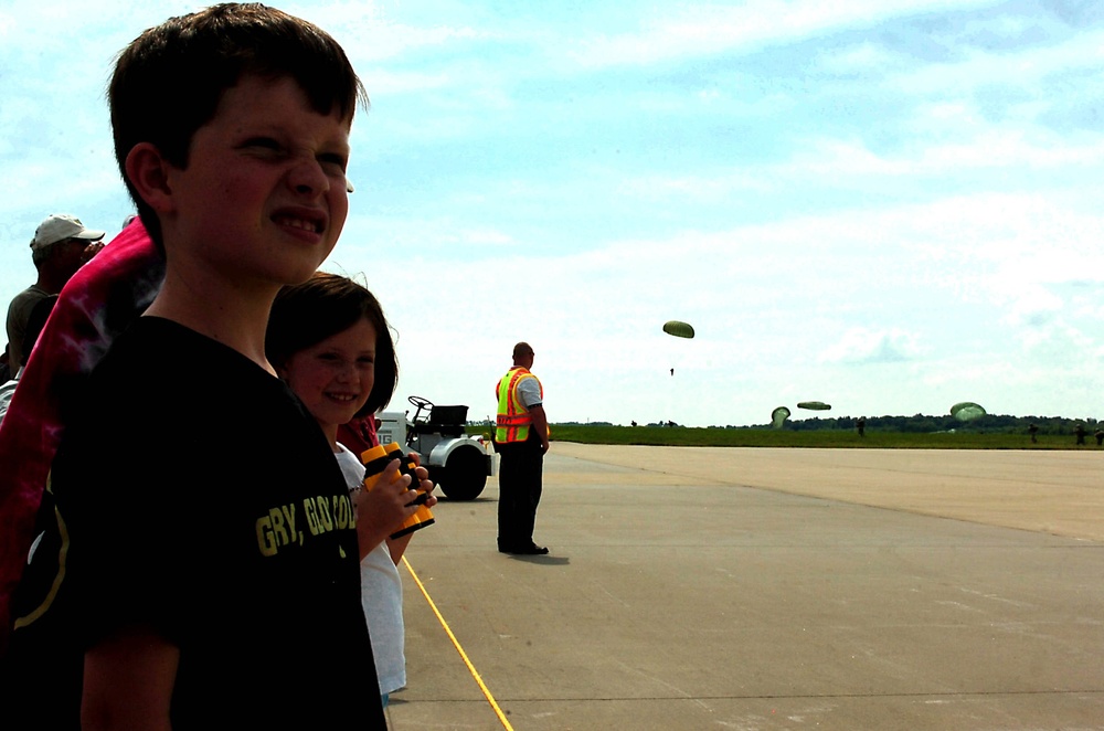 82nd Airborne Division Paratroopers parachute into St. Louis, Mo.