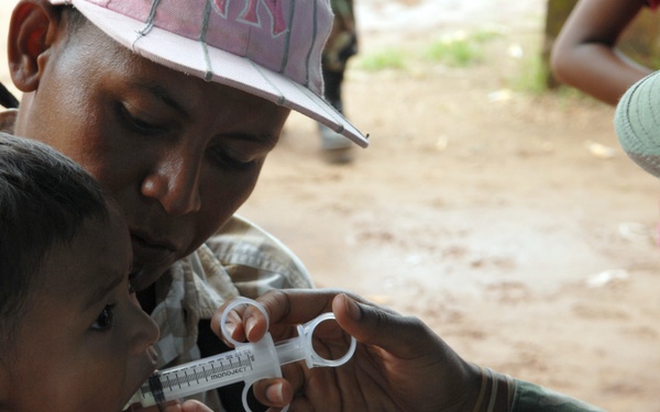 Sailors assist during the Caribbean phase of Continuing Promise 2008