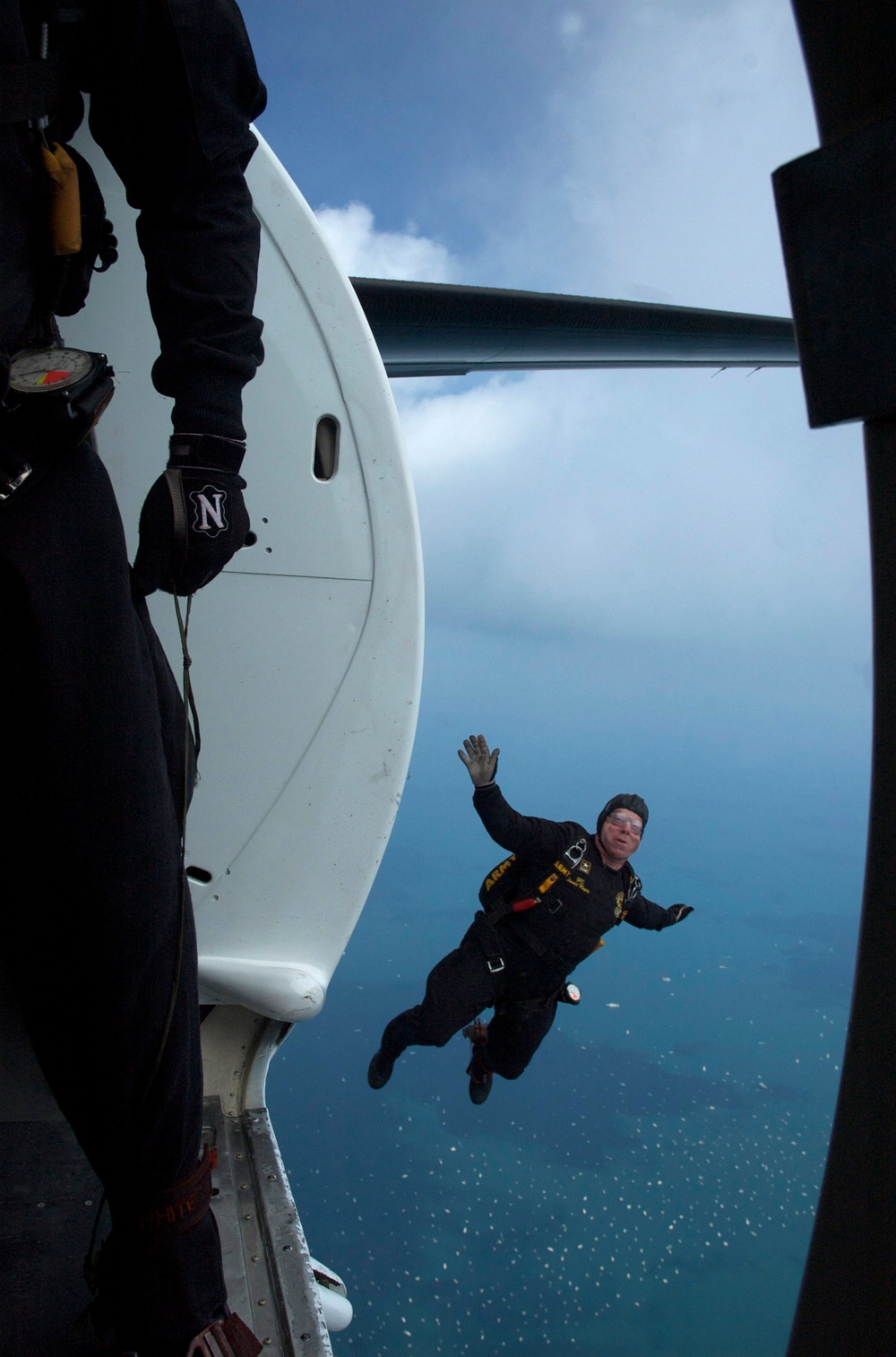 Golden Knights Help Celebrate 50th Chicago Air and Water Show